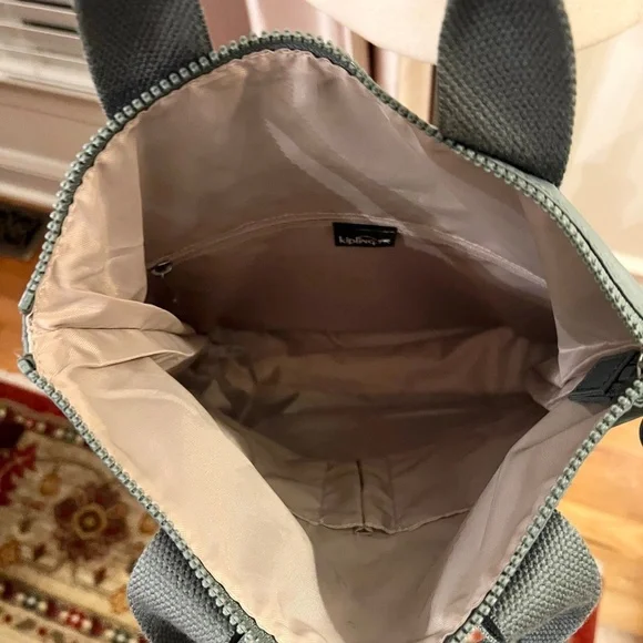 EUC Kipling Eleva Convertible Crossbo Bag in Light Aloe Tonal Green Carried Once - Picture 6 of 6